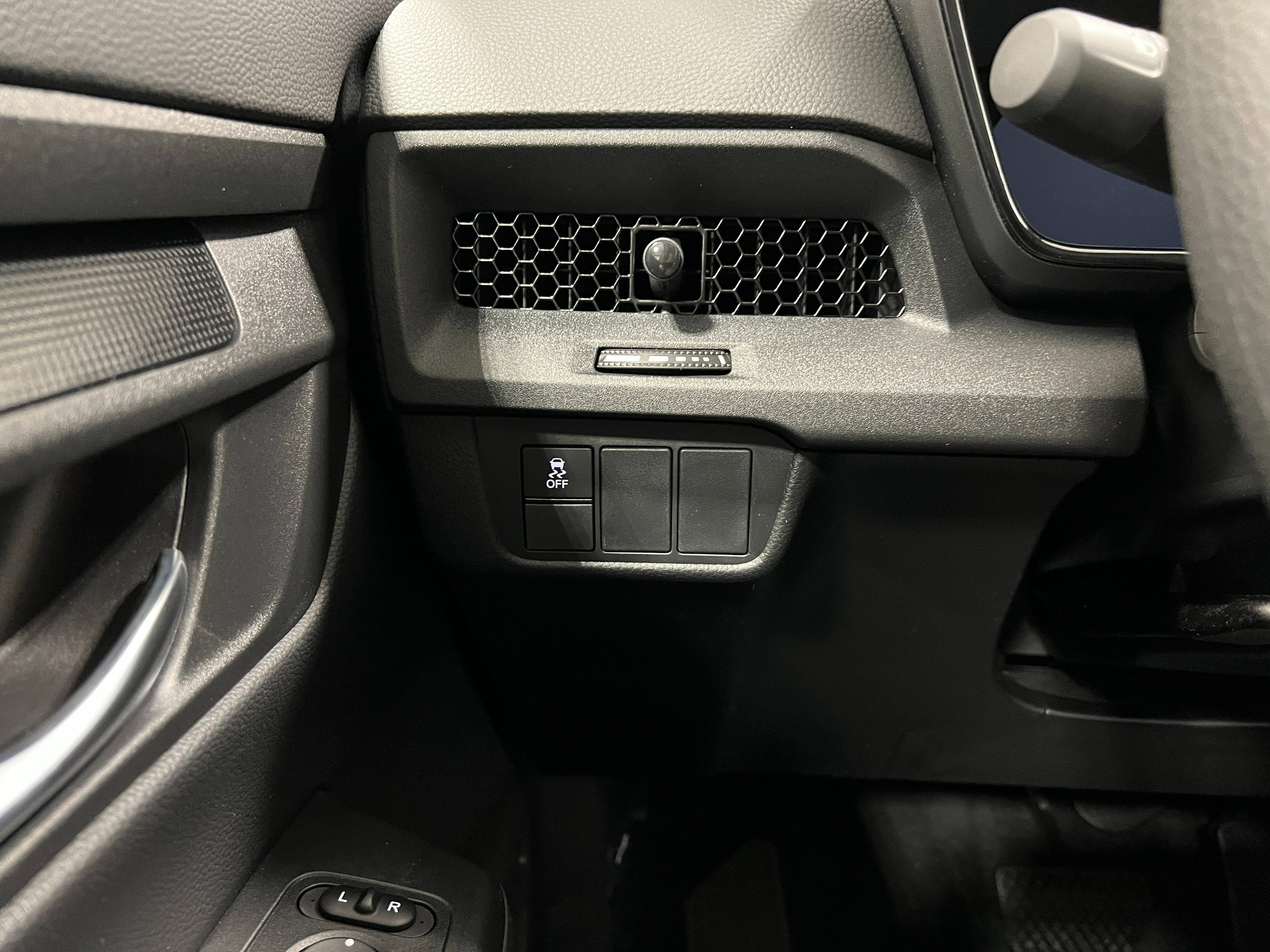 2025 Honda CR-V LX - Photo 16