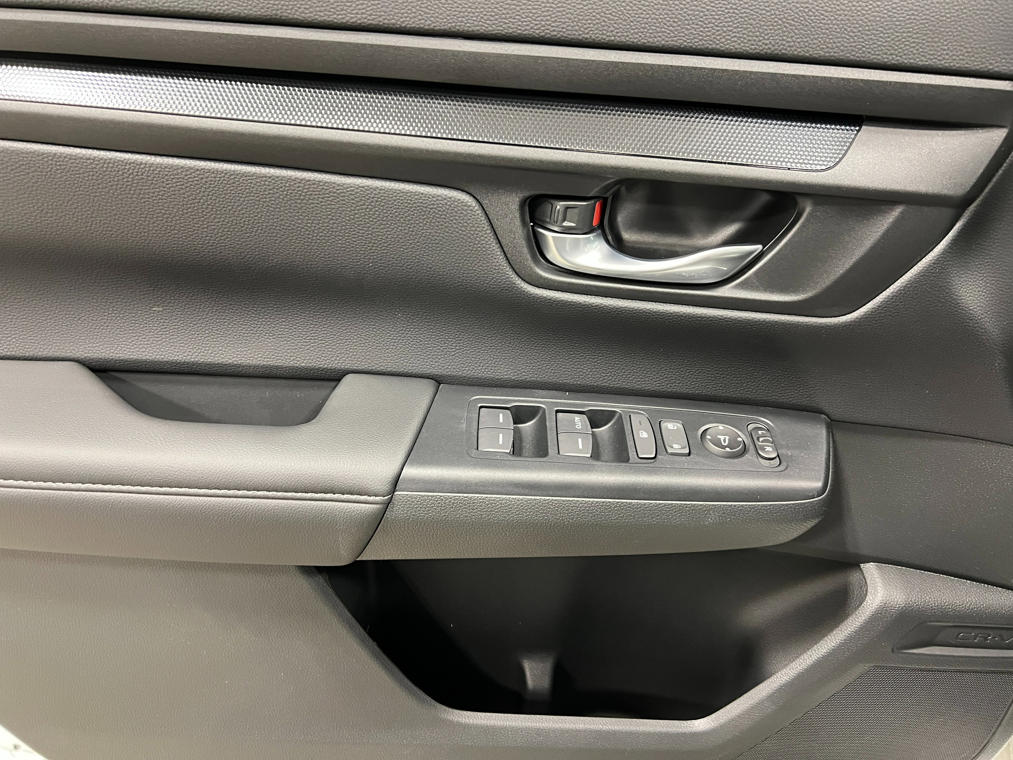 2025 Honda CR-V LX - Photo 13