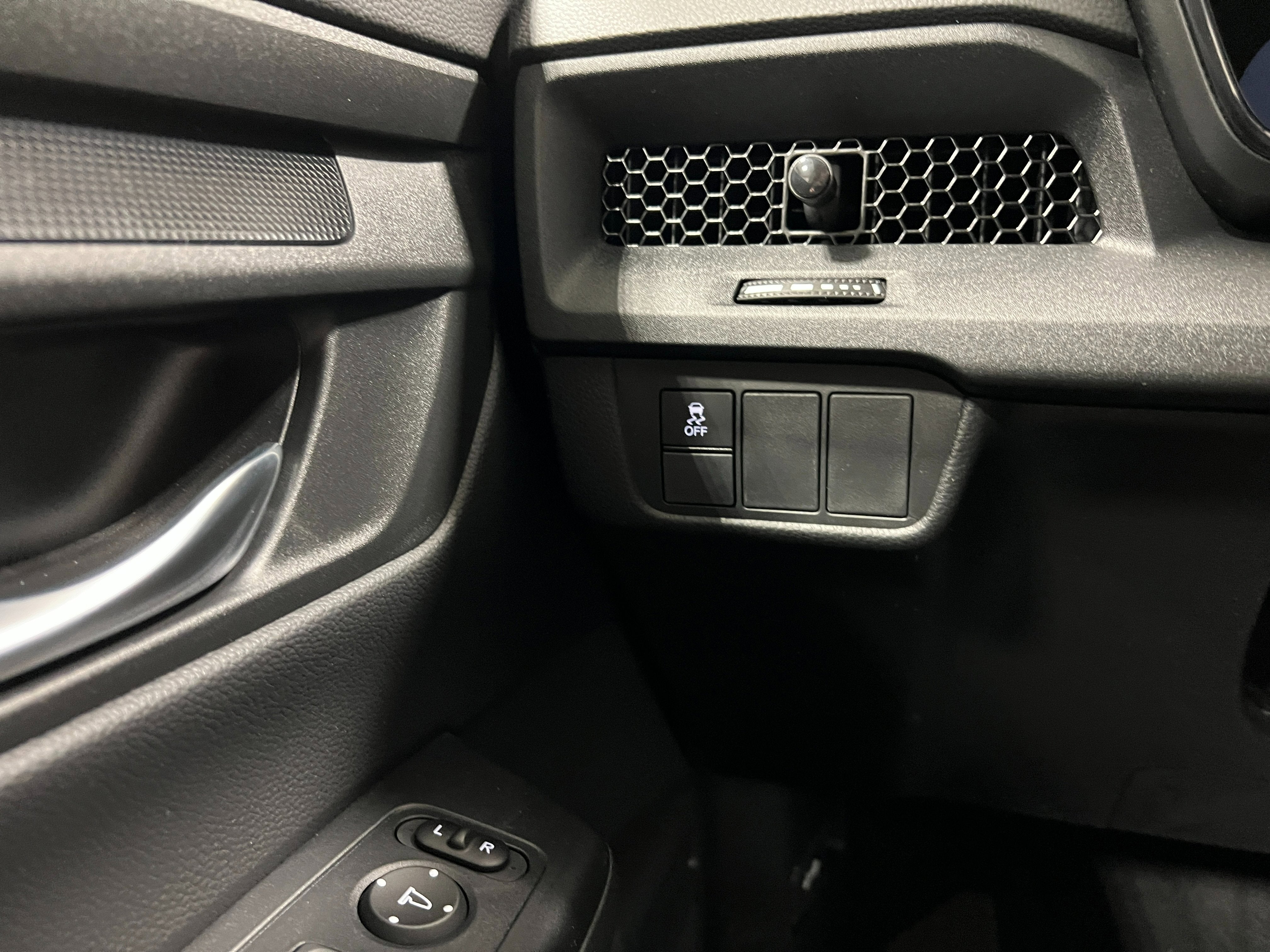 2025 Honda CR-V LX - Photo 16