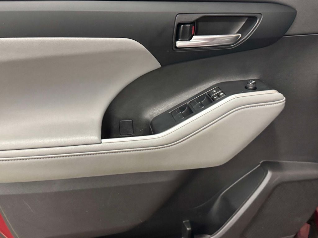 2023 Toyota Highlander Base