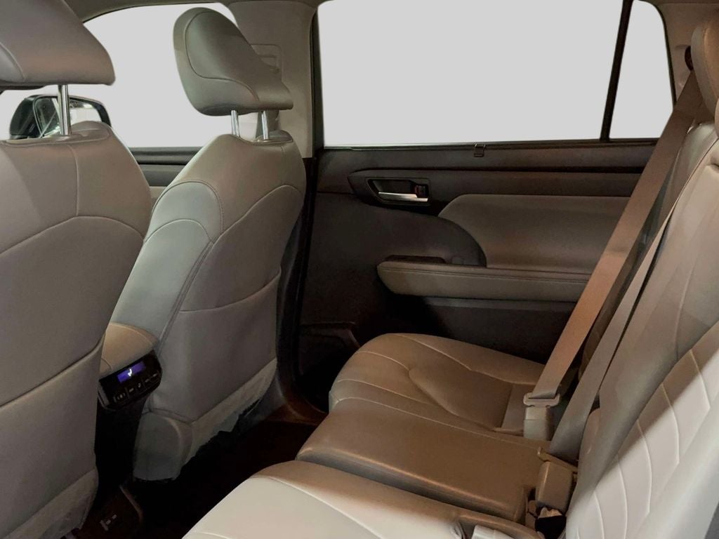 2023 Toyota Highlander Base